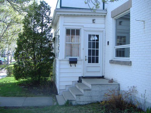 Doorway and stoop with no parcel anywhere in frame — should fail.